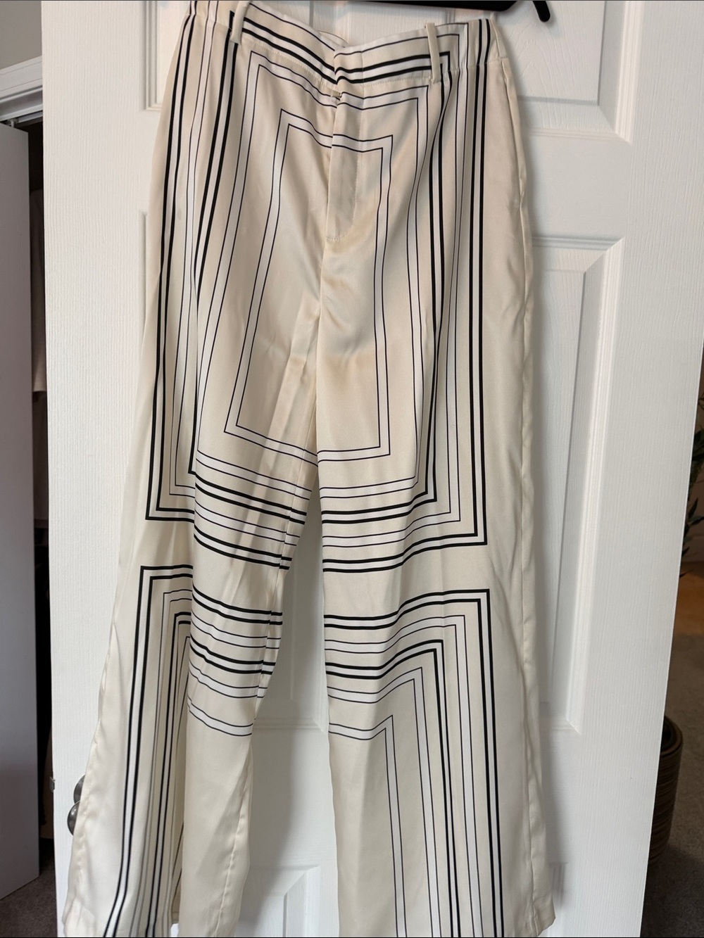 Zara Cream Wide-Leg Pants with Black Geometric Lines